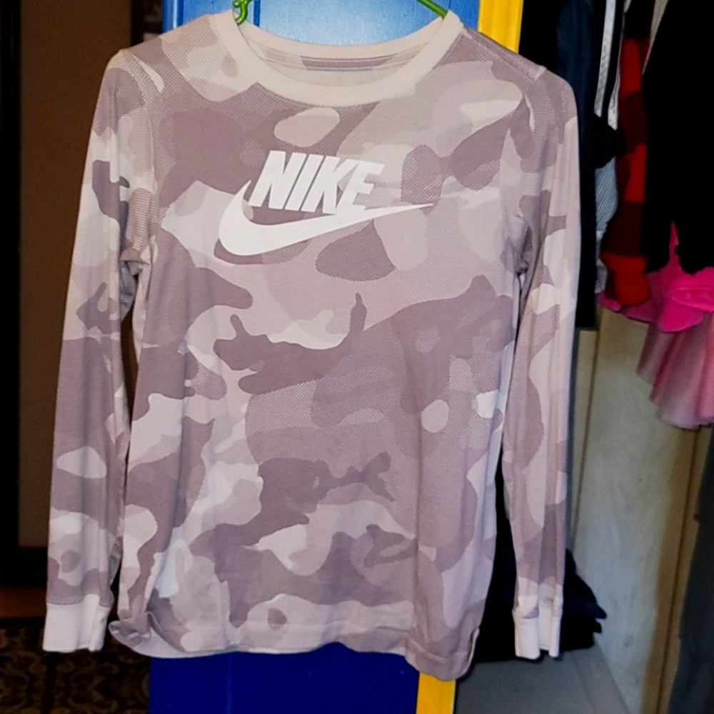 Nike long sleeve camo shirt